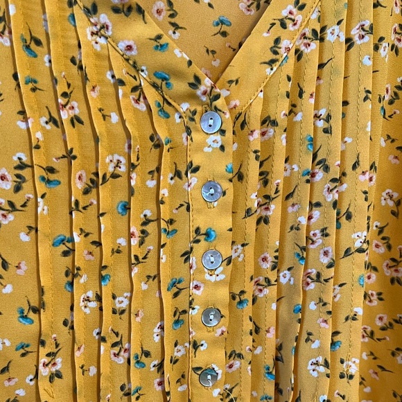 Floral Blouse - Picture 2 of 3